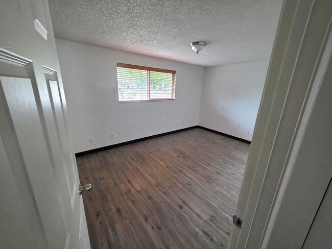 Photo - 256 Powell St E