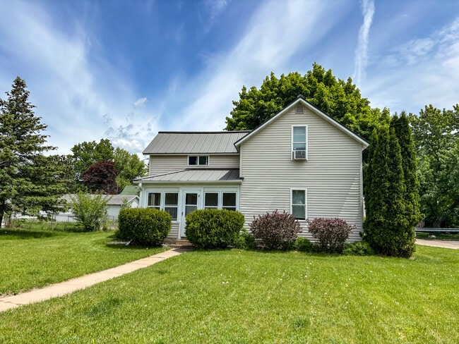 Building Photo - 3 Division St