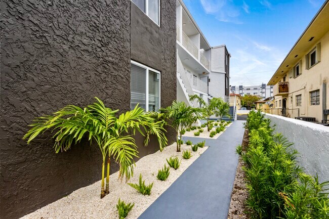 Photo - 1945 SW 5th St