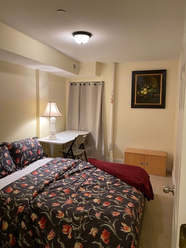 Building Photo - 676 N 33rd St Unit BF Rental