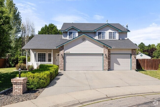 Building Photo - Beautifully Updated 4-Bedroom Home with 3-...