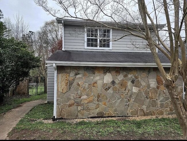 Building Photo - 5625 N Lake Dr Rental