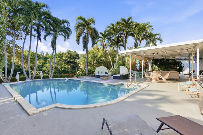 1905 Meadow Ct