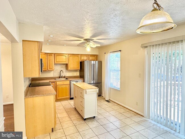 Photo - 105 Staunton Ct