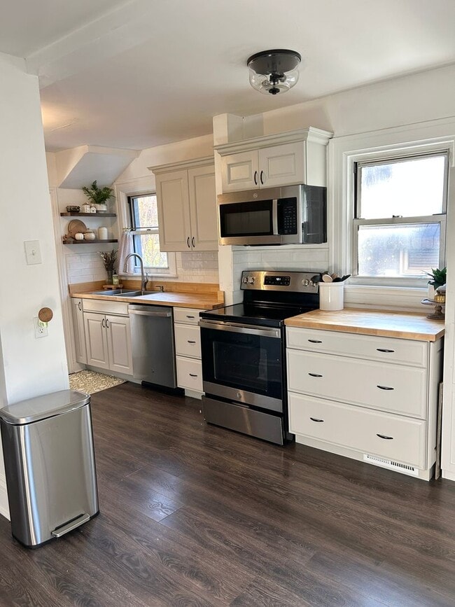 Photo - 3 Bedroom || 1 Bathroom Single Family Home