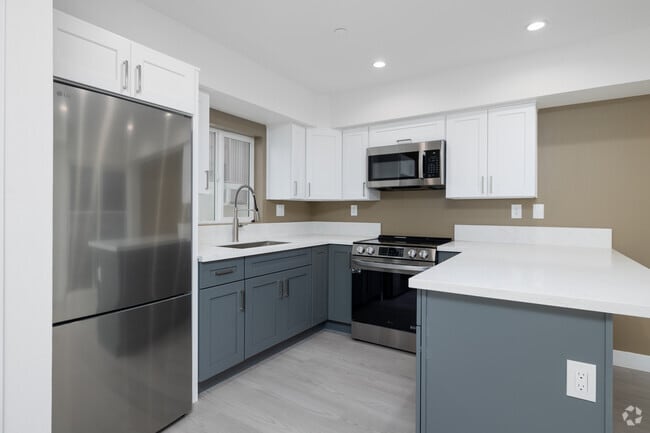 2BD, 2BA - 1,102SF - Kitchen
