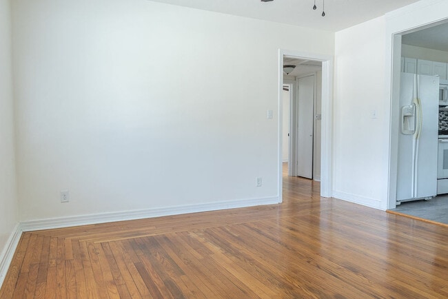 Photo - 630 E Indiana Ave