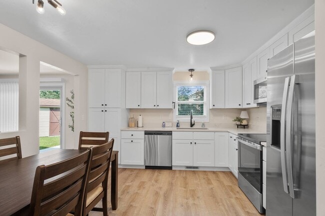 Photo - 2596 Parkwood Dr Unit 2596