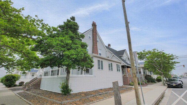 1 N Surrey Ave