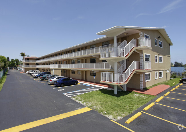 Photo - Silverado Apartments