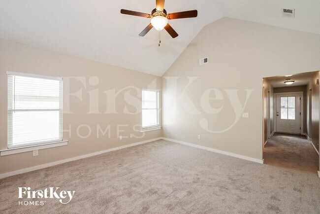 Photo - 579 Kincaid Cove Ln