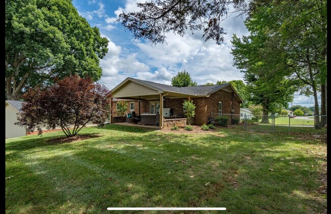 Photo - 2211 Kipping St