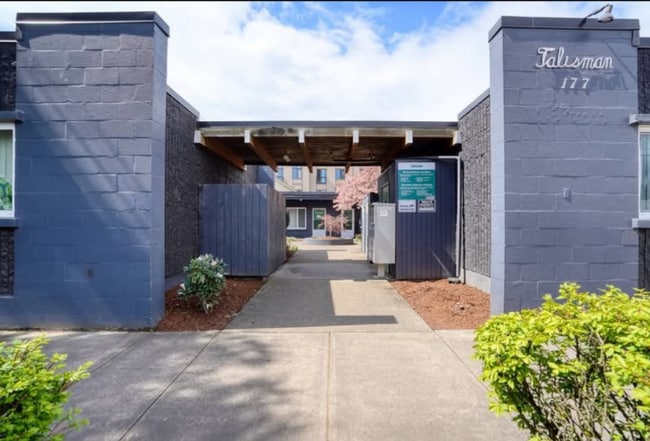 Building Photo - 177 SE 5th Ave