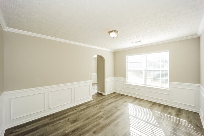 Photo - 1365 Camelia St