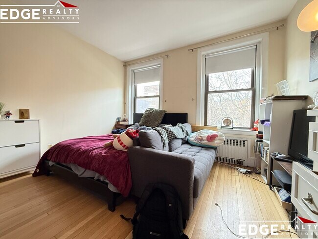 Building Photo - 316 Saint Paul St Unit 2