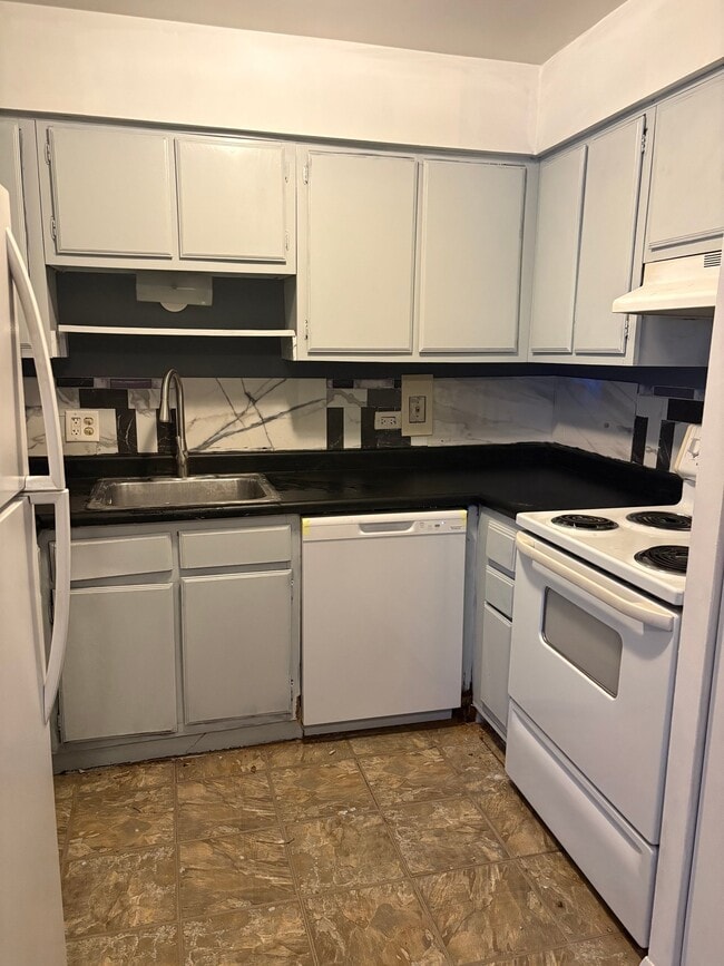 Photo - 2358 Discovery Dr Unit B