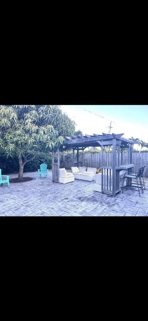 Photo - 4580 NE 3rd Ave