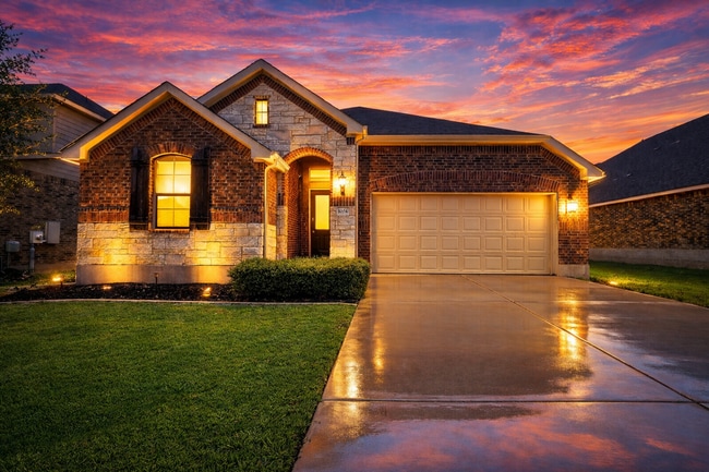 Building Photo - 3 BED 2 BATH NEW MANAGEMENT!!!!