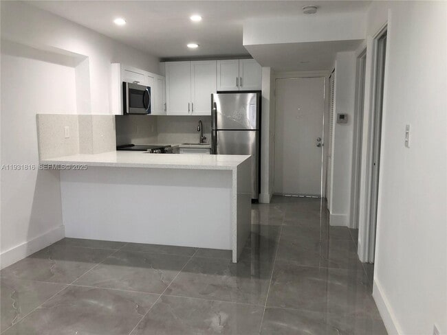 Building Photo - 777 SW 9th Ave Unit 322