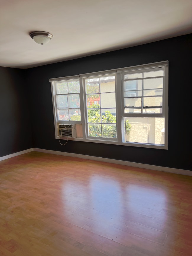 Photo - 1442 W 27th St Unidad 3