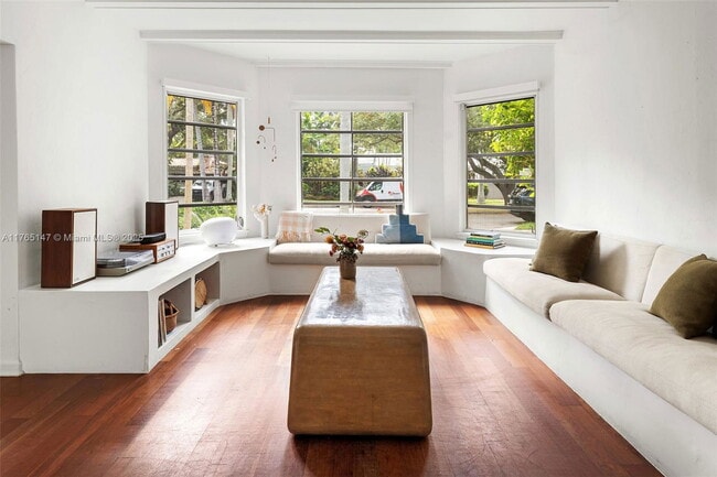 Photo - 641 NE 57th St