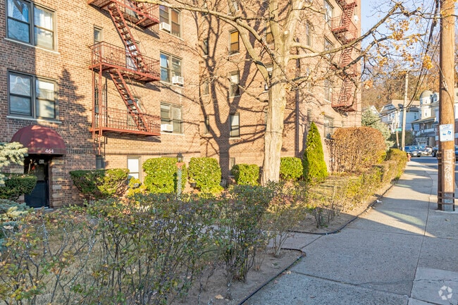 Walkway - 464 McLean Ave