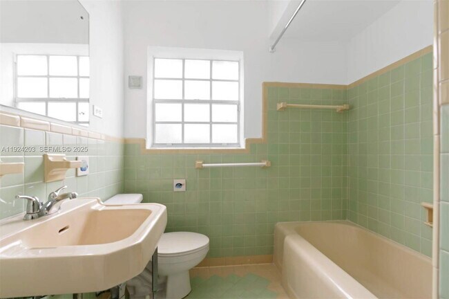 Photo - 8943 Hawthorne Ave