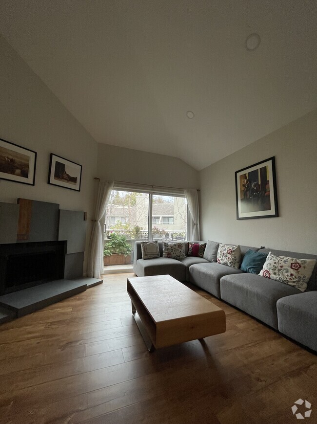 Building Photo - 1782 Braddock Ct Unit 1782 Rental