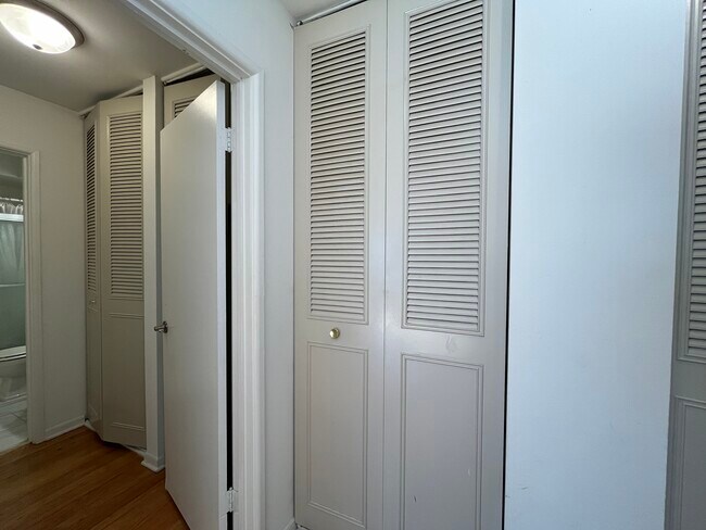 Photo - 525 W Melrose St Unit 406