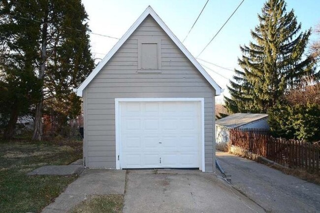 Photo - Beautiful 5 Bedroom Home!