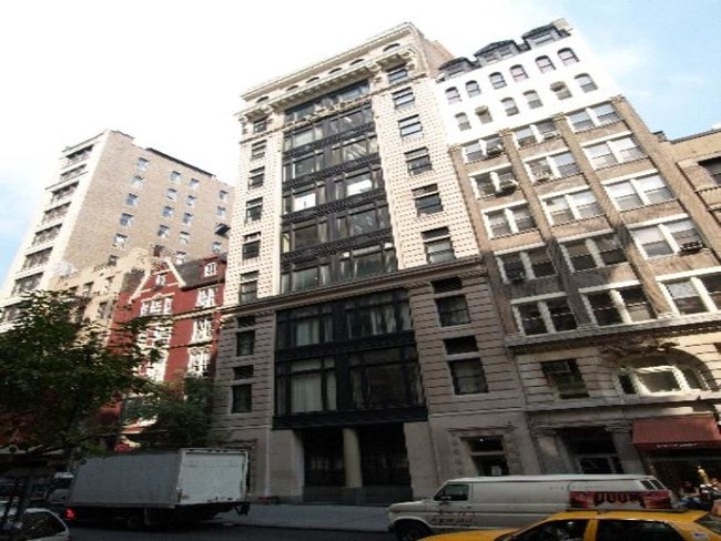 Photo - 25 E 21st St