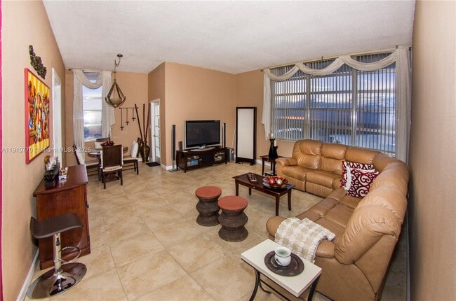 Building Photo - 1301 NE Miami Gardens Dr Unit 1726W