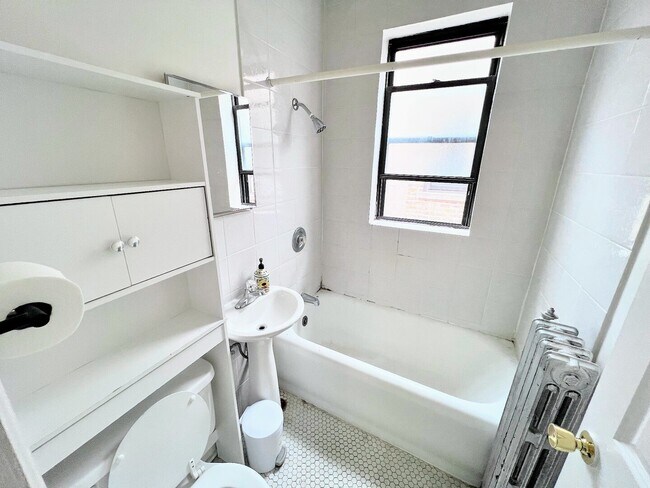 Photo - 837 W Sheridan Rd Unit 424