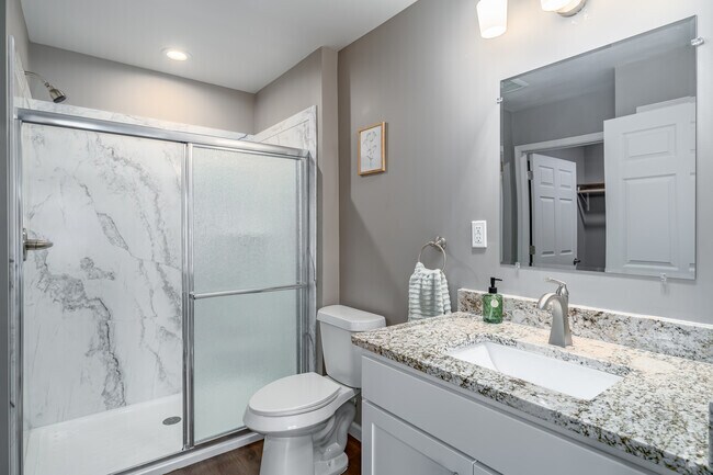 2BR, 2BA - 1,100SF - Primary Bathroom
