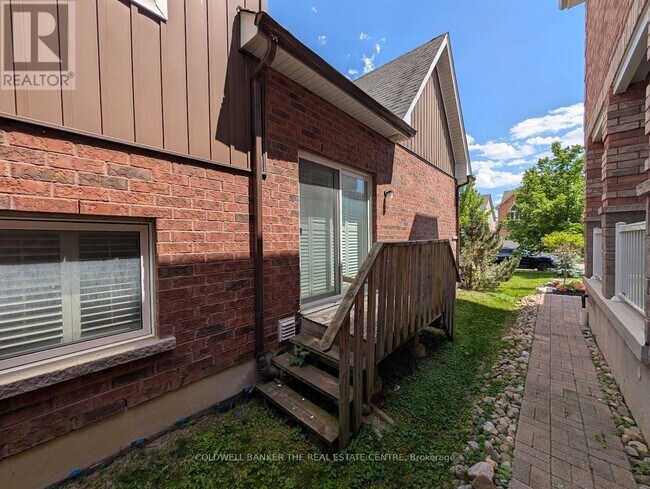 Photo - 1848 Lamstone St