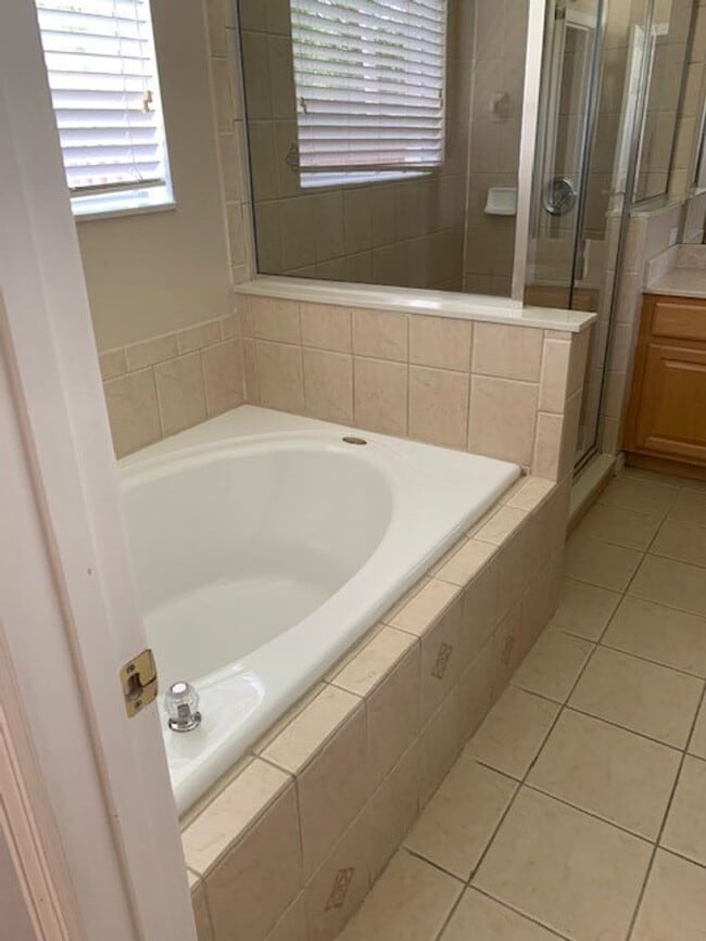 Beautiful 4/2 home in Lovely Venetian Bay Gated Community - Beautiful 4/2 home in Lovely Venetian Bay Gated Community