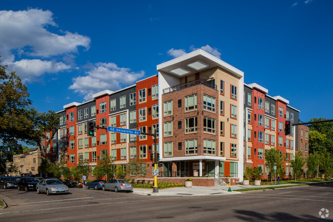 Building Photo - The Knoll Dinkytown Rental