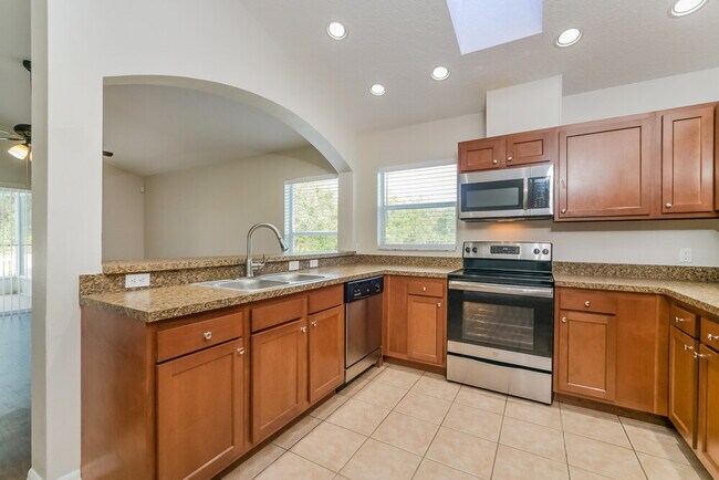 Photo - 137 Thornbury Dr