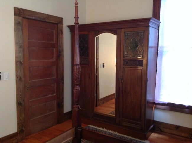 Photo - 1585 Exchange St