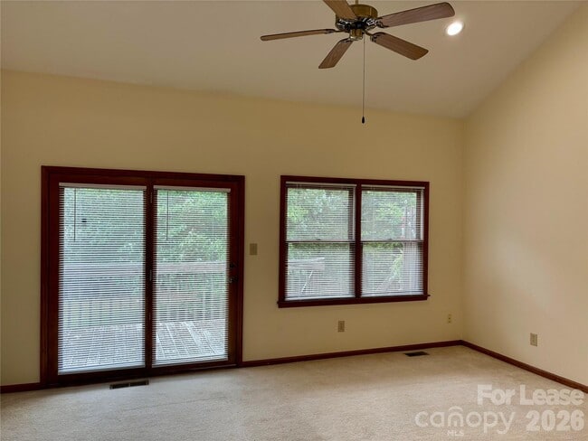 153 Hillcrest Dr