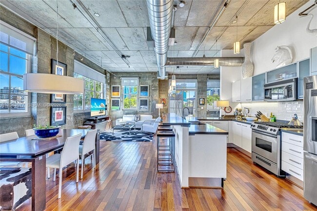 Photo - 410 NW 1st Ave Unit 206
