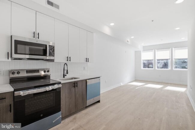 Building Photo - 2330 N 16th St Unit 2