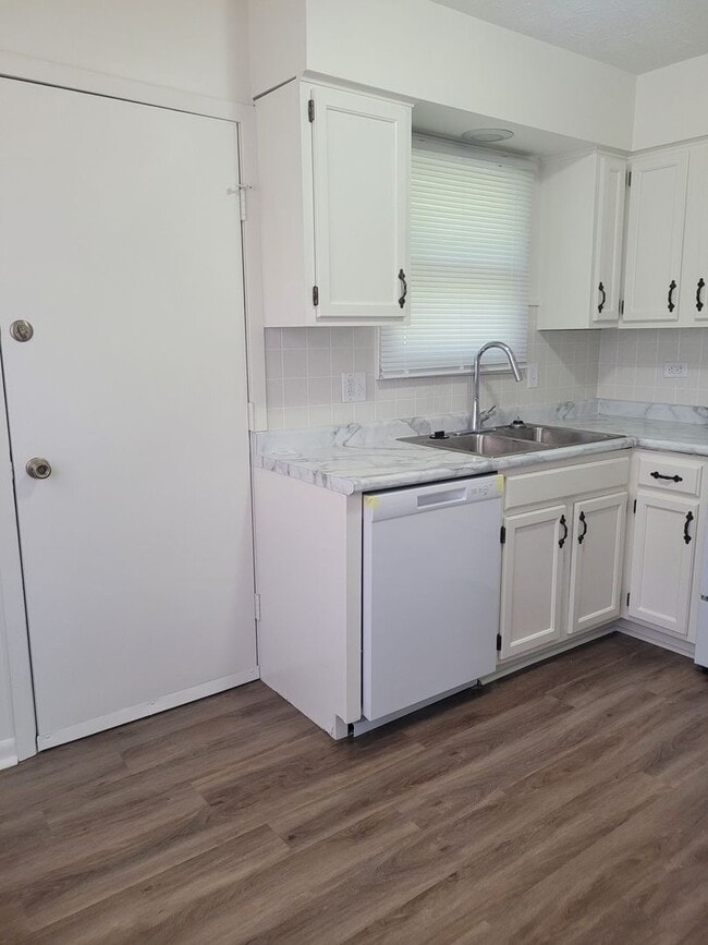 Photo - Spacious 3 Bedroom! Coming Soon!