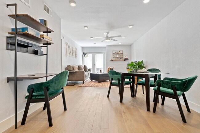 Photo - 909 Reinli St Unidad 116