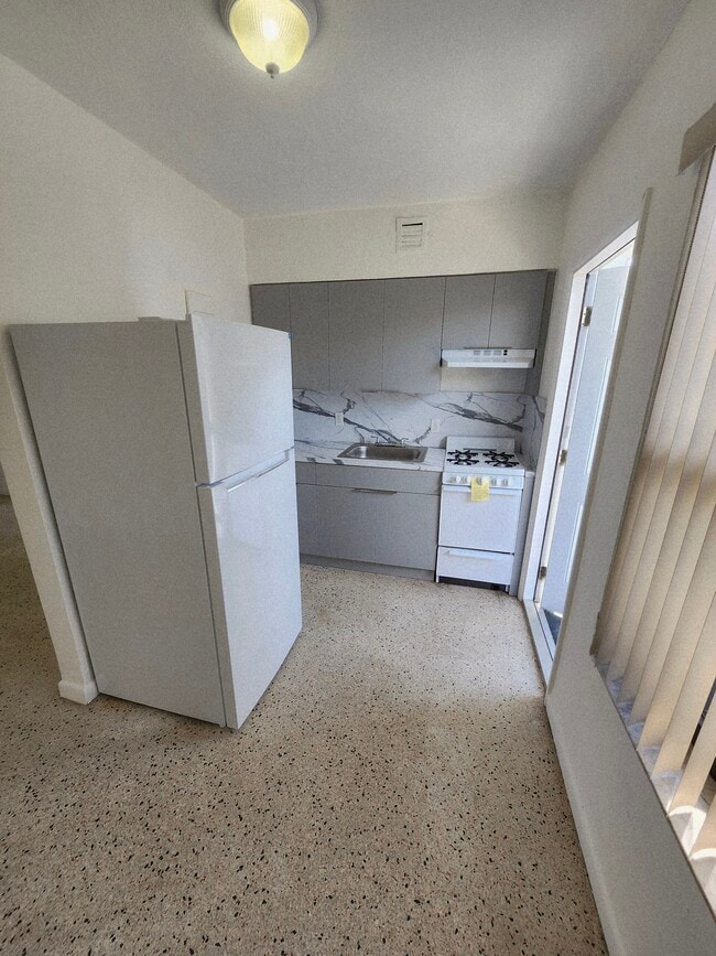 Building Photo - 660 83rd St Unit Apartment 4