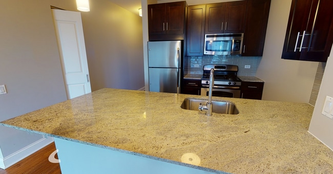 Photo - 66 W Kinzie St