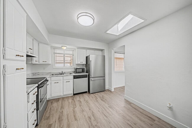 Photo - 165 Glenn Pl