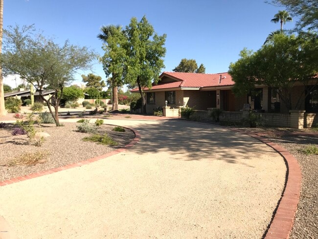 Photo - 185 E Cercado Ln