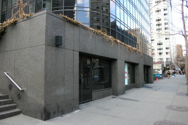 Exterior - Solow Tower Apartments