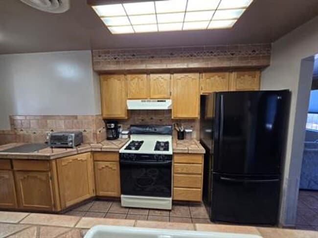 Photo - Spacious 3 bedroom/ 2 bath home with R/V parking